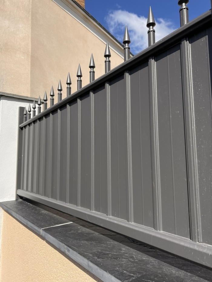 clôture aluminium RAL 2900 Pelluau en Mayenne